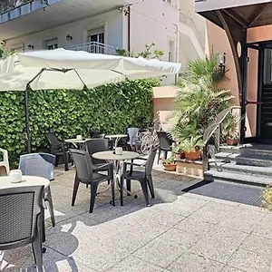 Hotel Iride Suite, Breakfast&brunch - Ideale Per Famiglie E Coppie Riccione